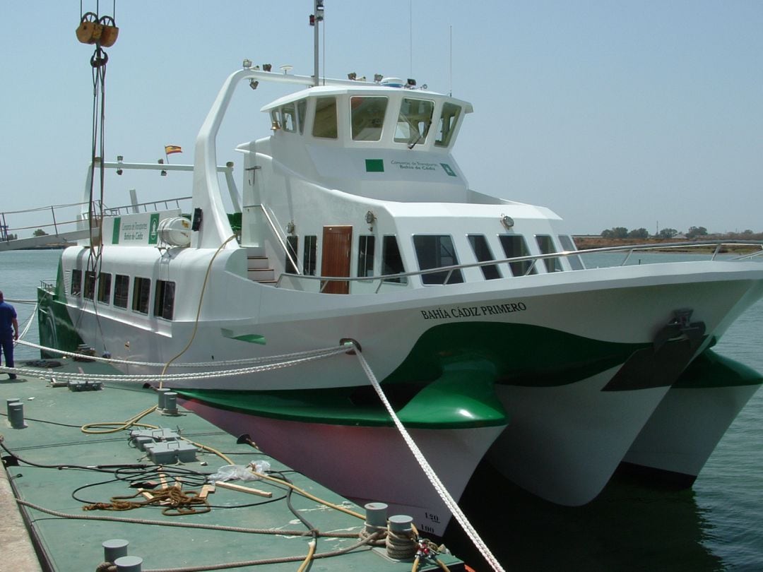 Catamarán que cubre el servicio entre la capital gaditana, El Puerto y Rota