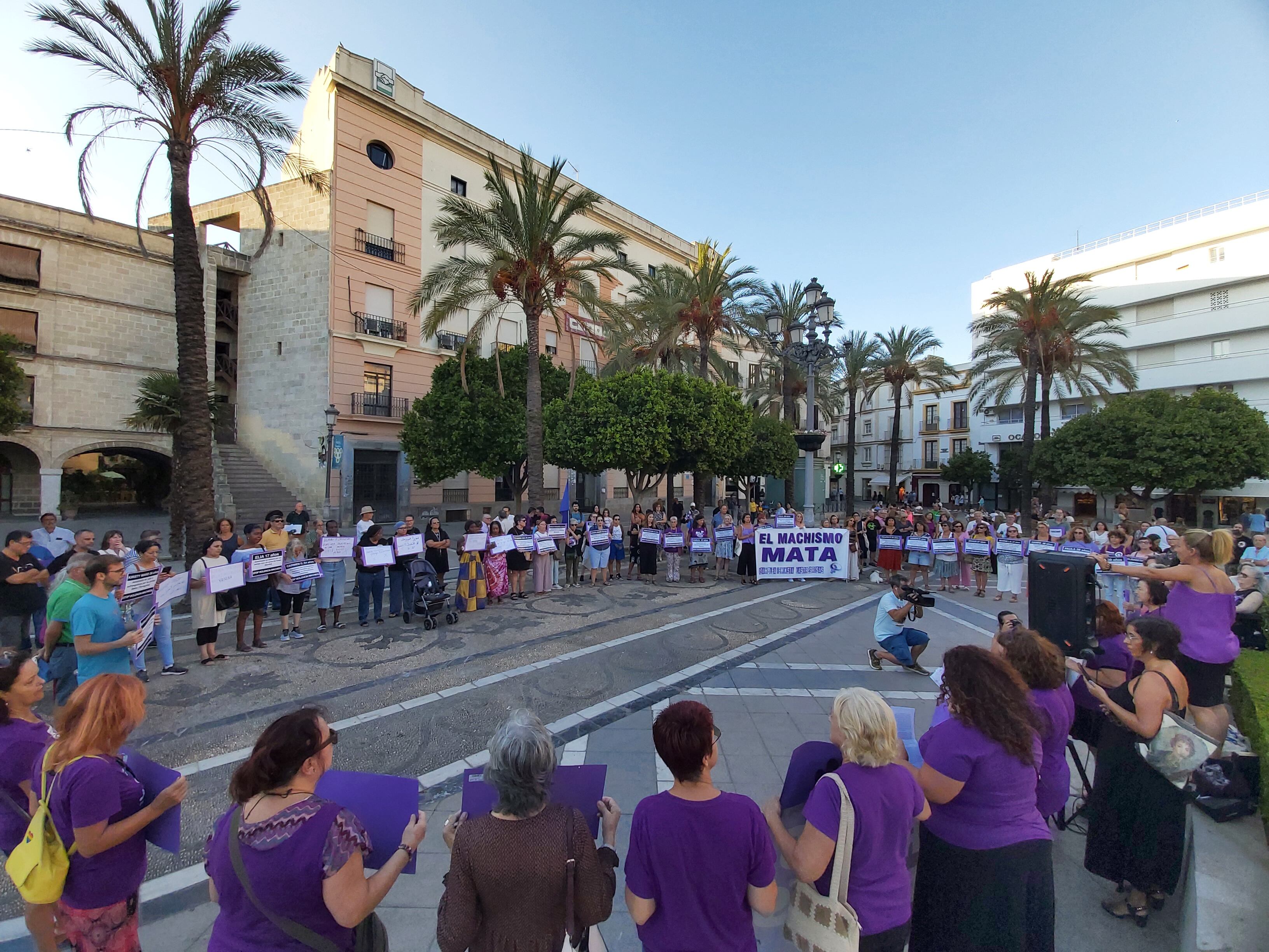 Concentración de Marea Violeta Jerez