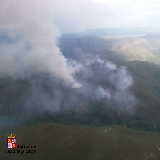 Incendio en Villar de Acero (Villafranca del Bierzo)