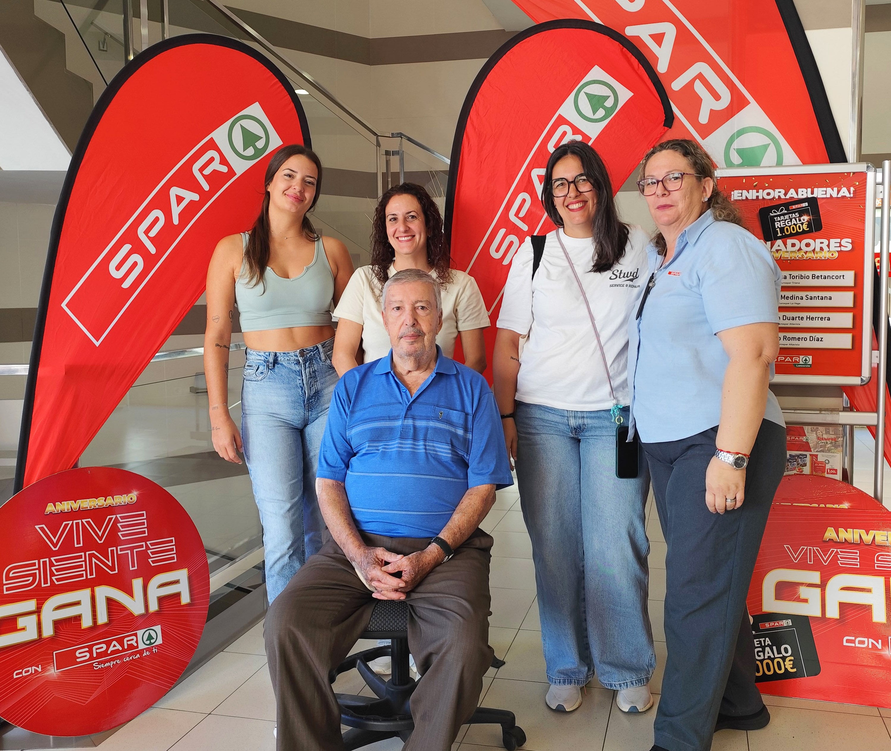 Los ganadores de las cuatro tarjetas de 1.000 euros de SPAR Lanzarote.