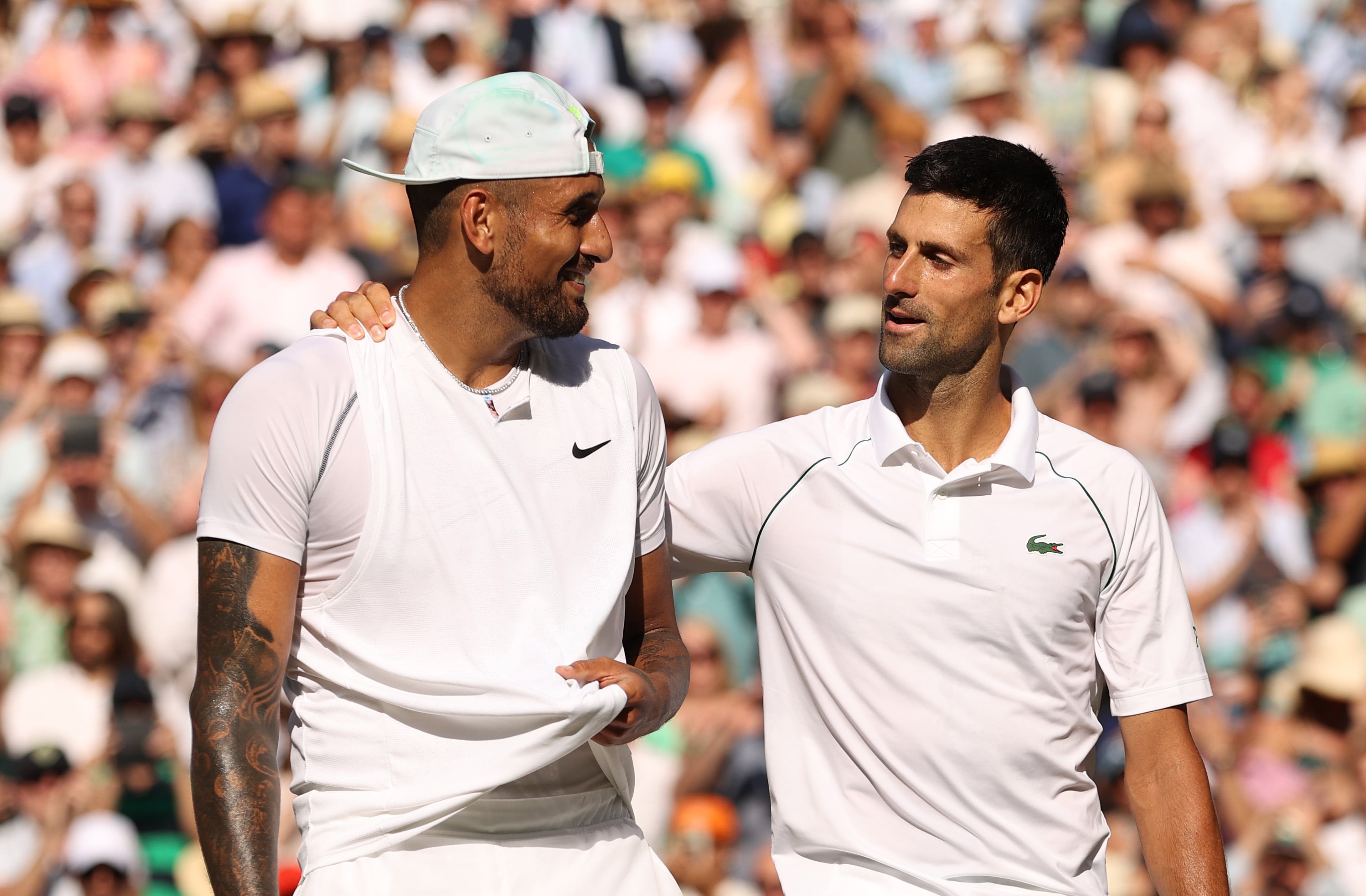 Novak Djokovic y Nick Kyrgios saludándose después de la final