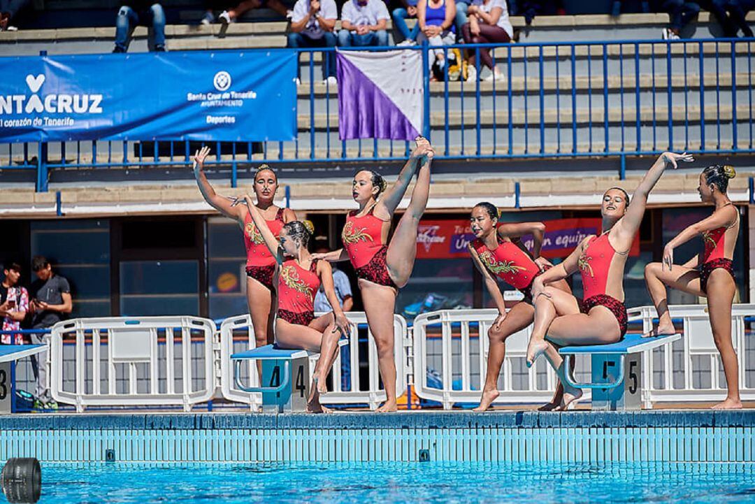 Integrantes del CD Pingüinos de Arrecife en una competición en Tenerife.