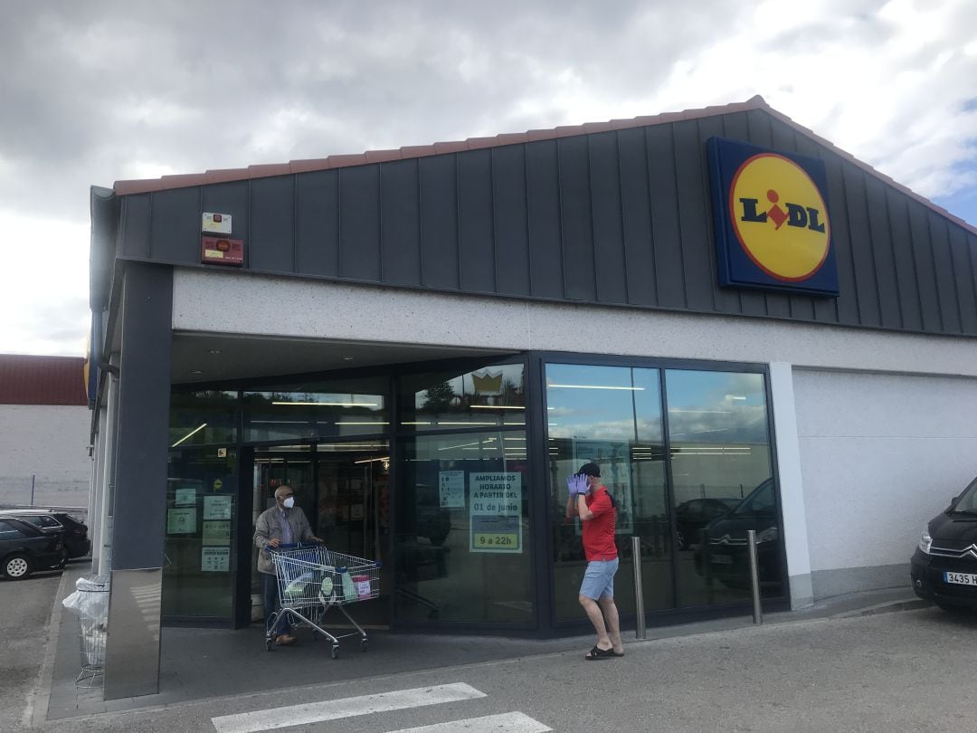 La cadena de Lidl en León trabaja con normalidad después de desconvocar huelga y concentraciones