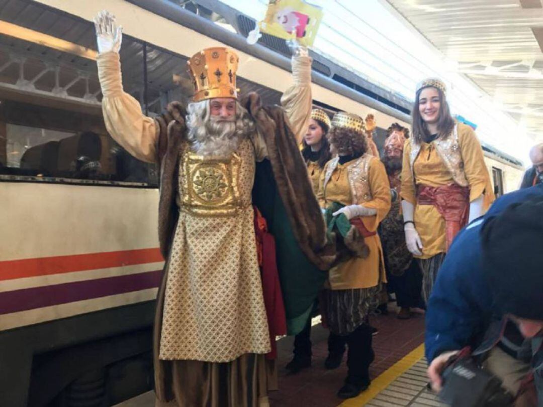 Melchor en su llegada a la estación de la calle Dato