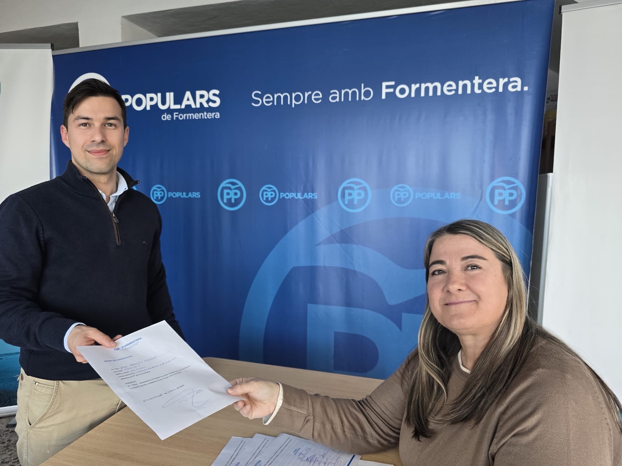 Hugo Martínez presentando su candidatura