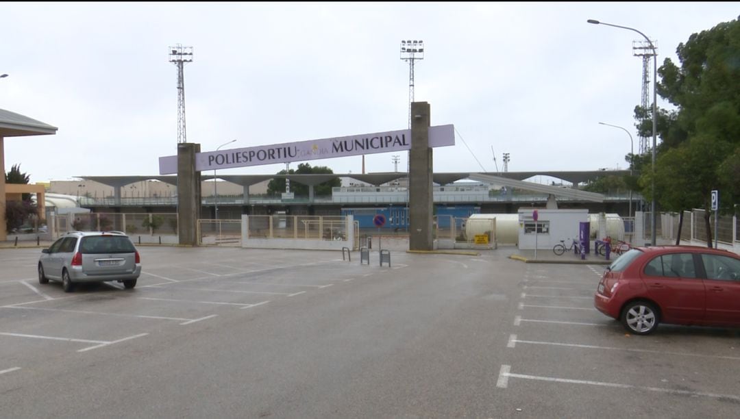 Entrada del polideportivo de Gandia