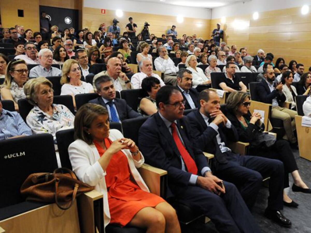 El mundo de la cultura y la universidad de Cuenca rinde homenaje a Pedro Cerrillo