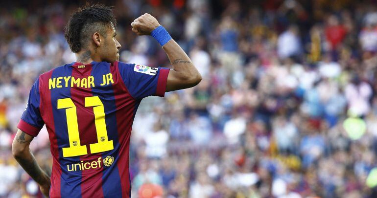 Barcelona&#039;s Brazilian forward Neymar da Silva Santos Junior celebrates after scoring during the Spanish league football match FC Barcelona vs Real Sociedad de Futbol at the Camp Nou stadium in Barcelona on May 9, 2015.   AFP PHOTO/ QUIQUE GARCIA