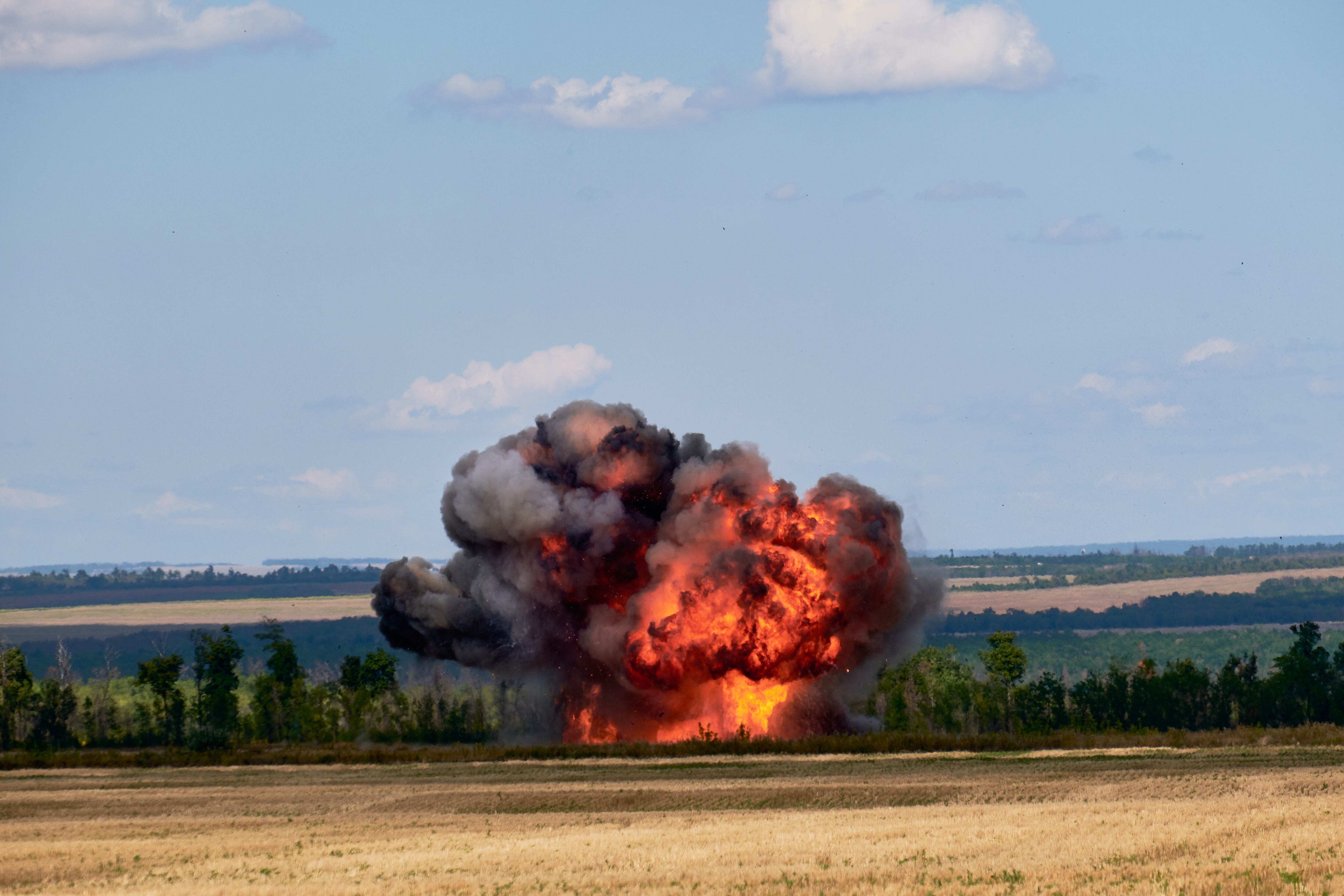 Momento en que la defensa antidrones ucraniana intercepta un proyectil ruso de fabricación iraní en la región de Donetsk