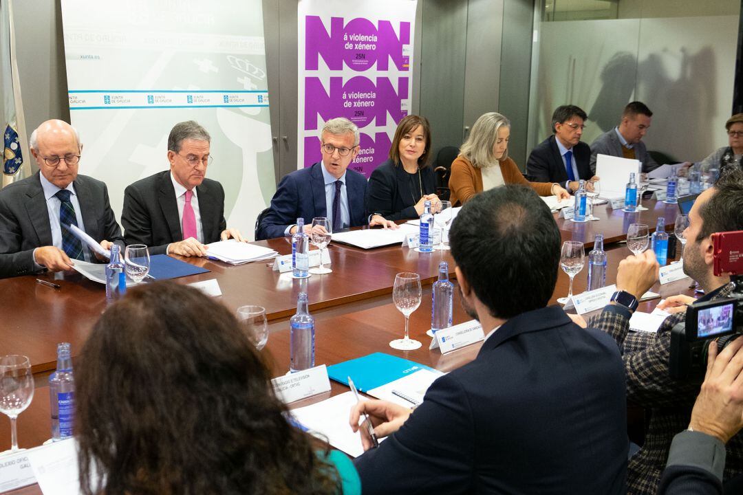 Alfonso Rueda preside la reunión del Observatorio Galego da Violencia de Xénero