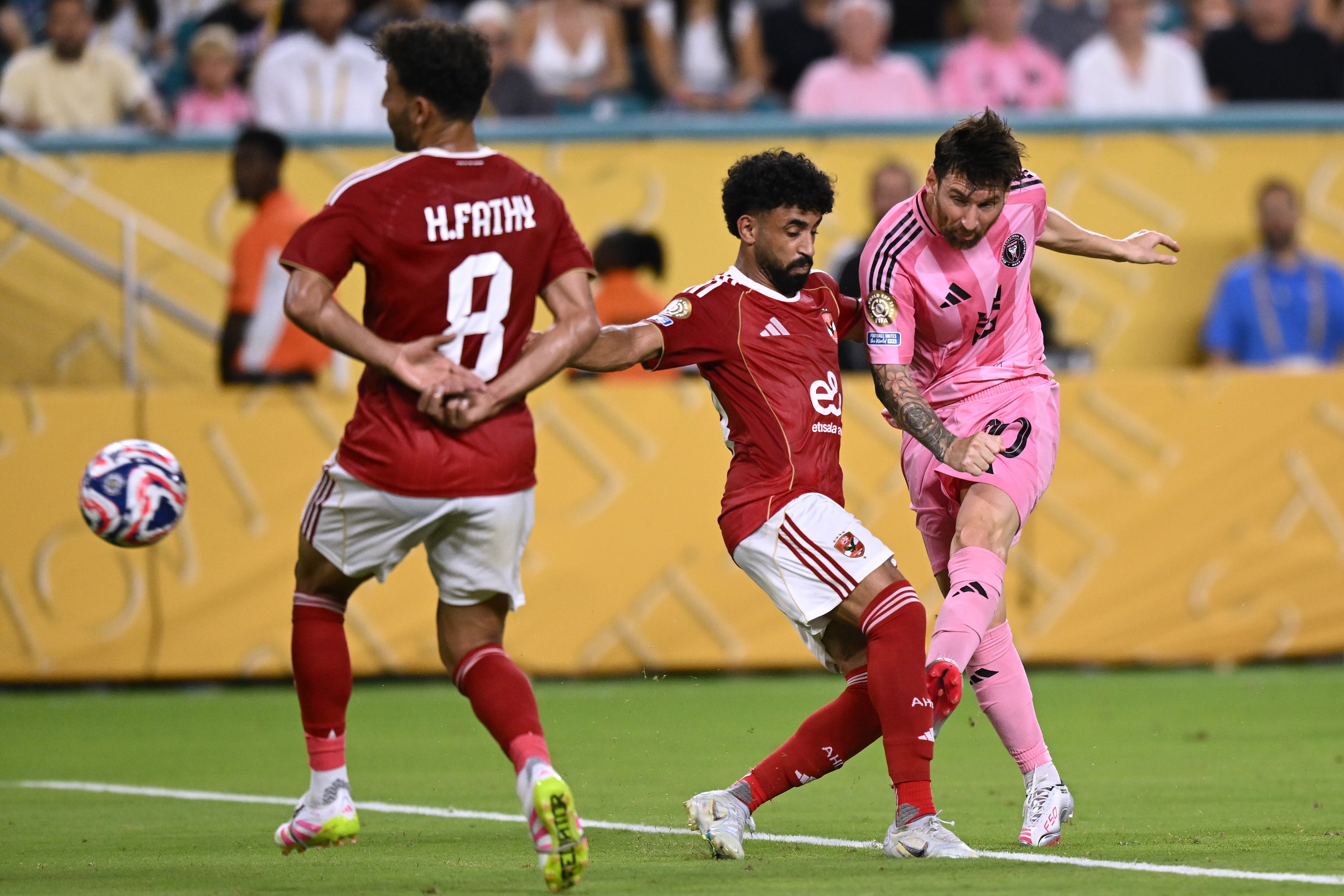 Lionel Messi arma un disparo en el Al-Ahly - Inter Miami del Mundial de Clubes