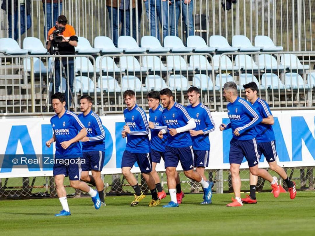 La plantilla del Real Zaragoza durante un entrenamiento en la Ciudad Deportiva