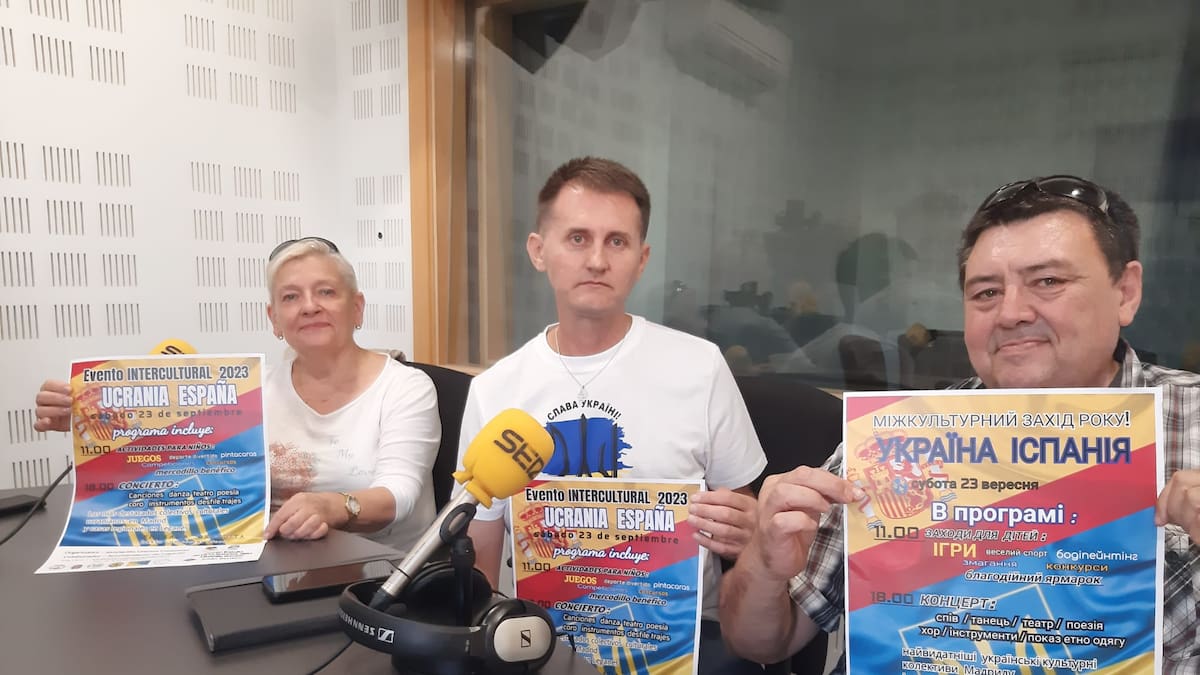 Hablamos con Mykhalo Tomey, presidente de la asociación ‘Unimos corazones’, junto a Lesya Vorobets, responsable cultural de la asociación, y Juan Antonio González, responsable de relaciones institucionales