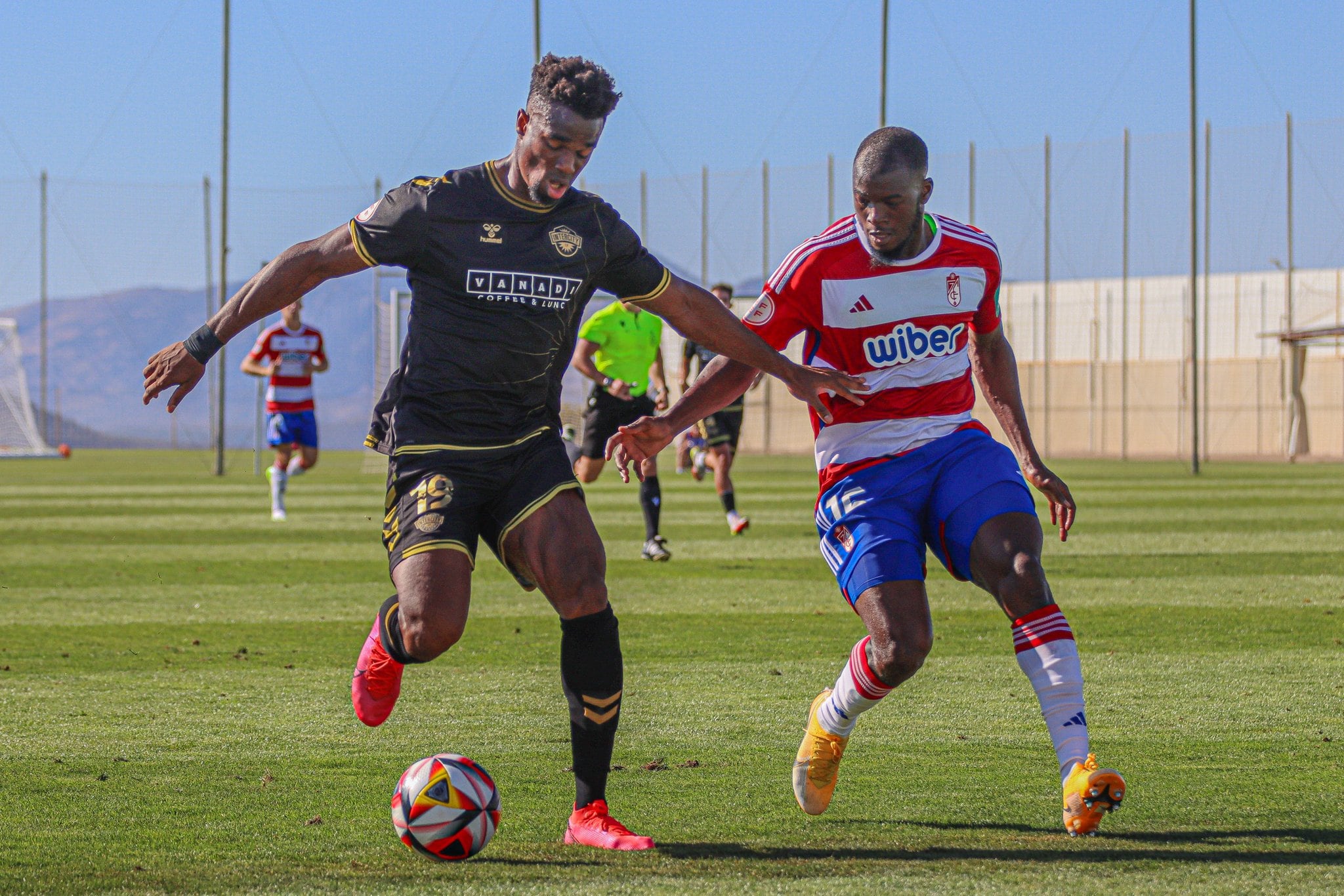 Traoré, jugador del Intercity, frente al Recreativo Granada