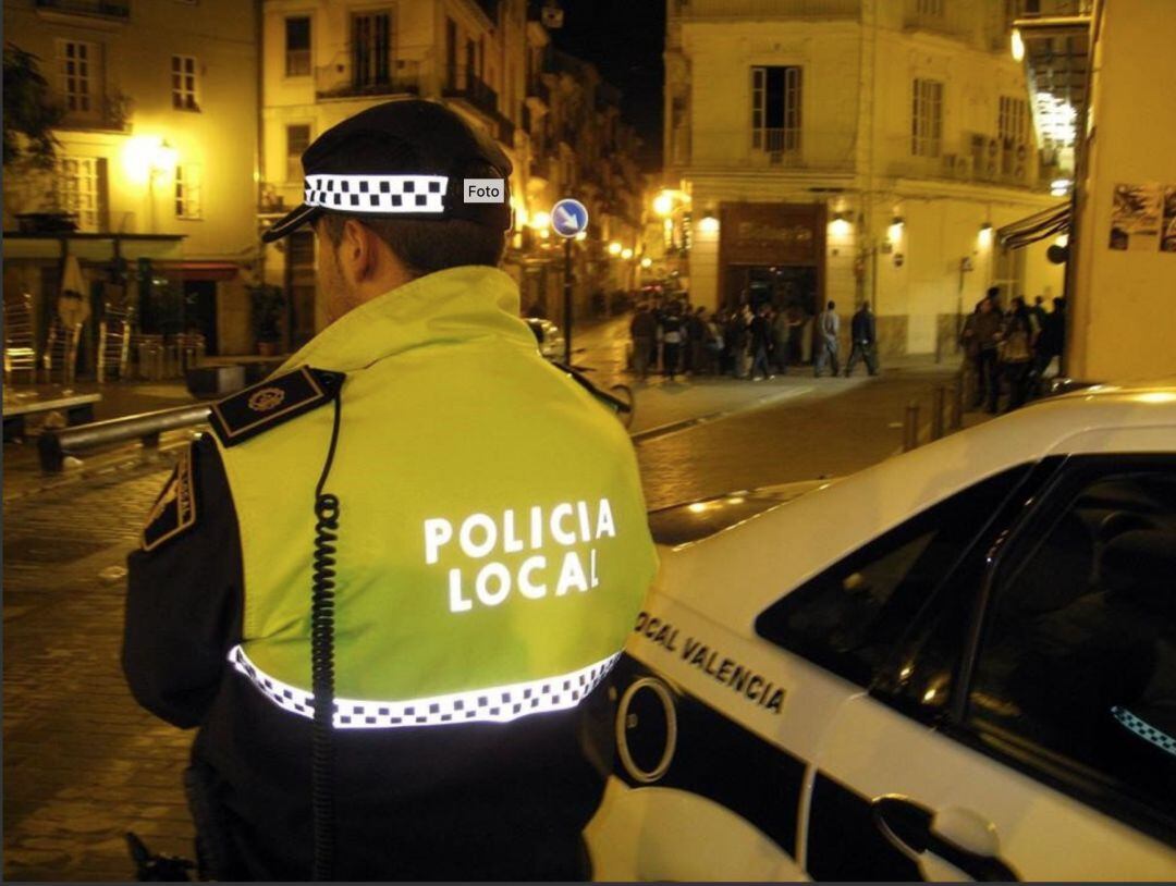 Policía Local de València denuncia a siete personas que celebraban una fiesta en un domicilio del Marítimo 
