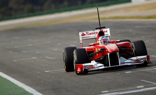 El español ha empezado a rodar con su nuevo Ferrari en el circuito de Cheste.