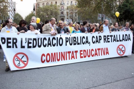 La pancarta que obria la manifestació del 27 d&#039;octubre contra les retallades a l&#039;ensenyament