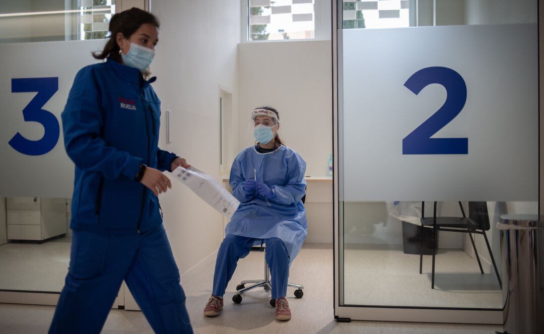 Hi ha 142 persones hospitalitzades menys que en el balanç d'ahir, i en UCI 27 menys