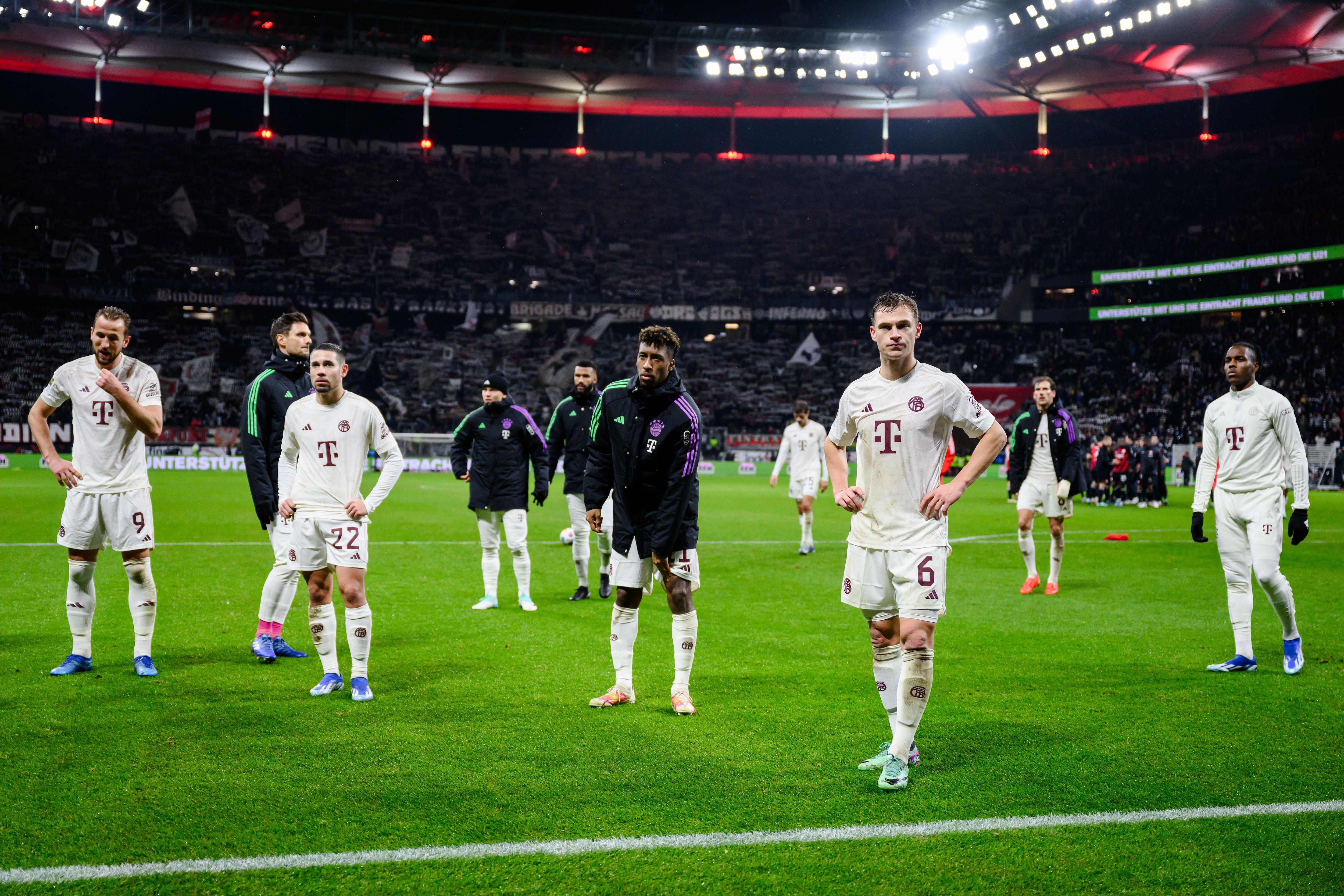 Los jugadores del Bayern se lamentan tras la derrota