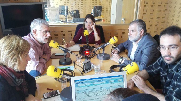 Concejales del ayuntamiento de Vitoria-Gasteiz en pleno debate