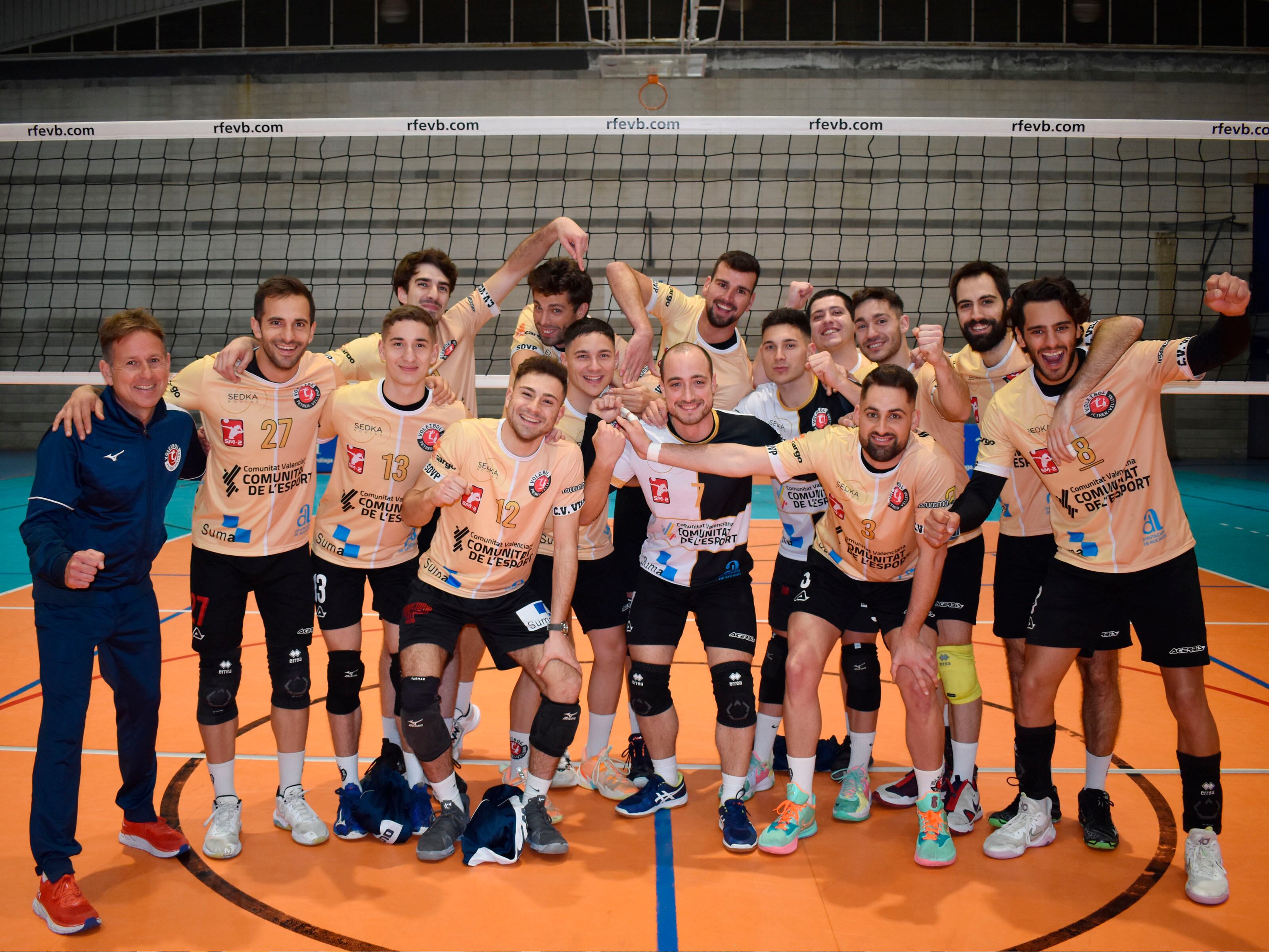 El SEDKA Novias Villena Petrer celebró el triunfo en Málaga