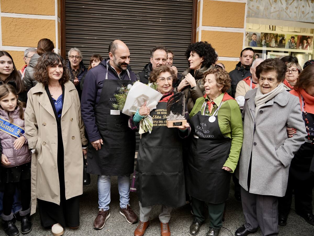 La tradición vence a la lluvia y los barbastrenses vuelven a hacer de la Fiesta del Crespillo un día grande