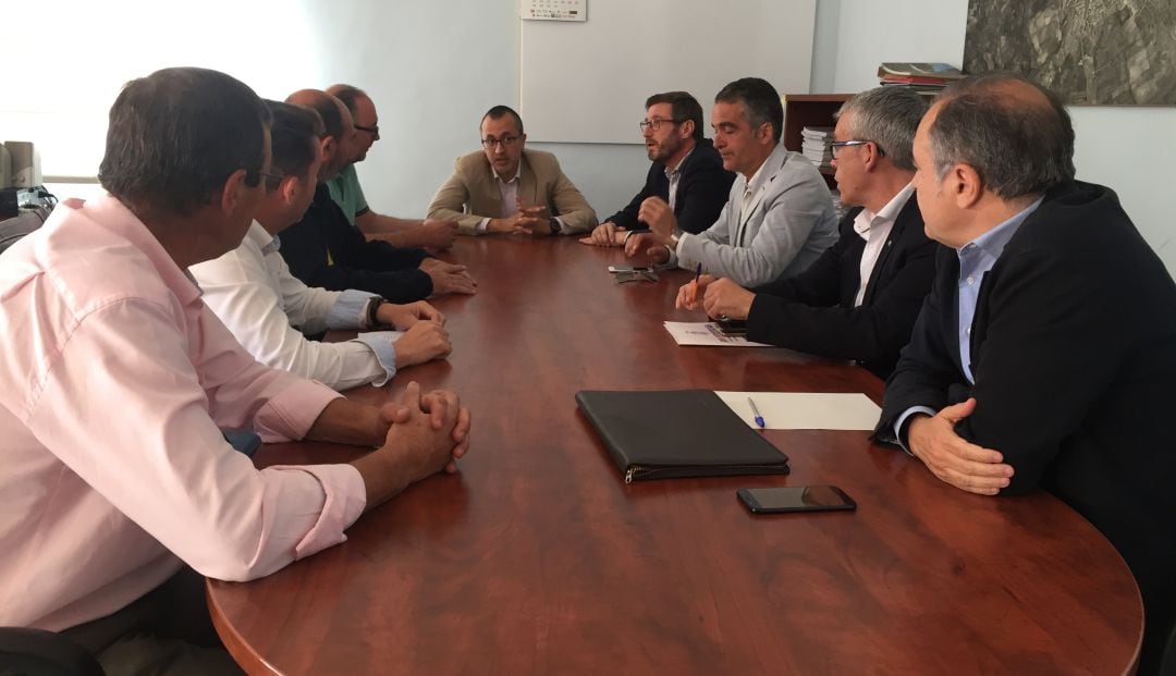 Momento de la Reunión entre Ayuntamiento, Puensi y Aqualia