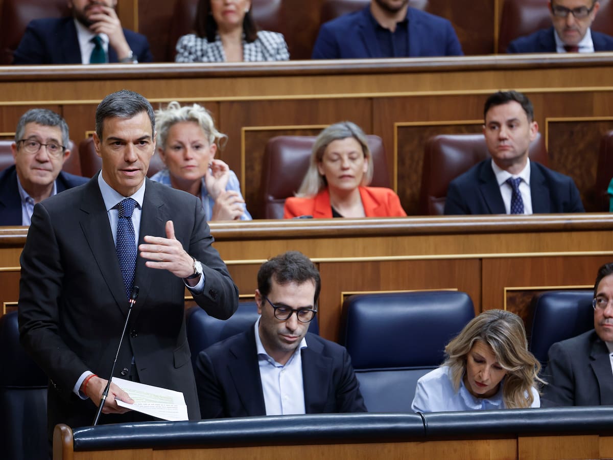 Feijóo critica al Gobierno por el estado de las infraestructuras y Sánchez acusa al PP de patear la Constitución al pactar con Vox