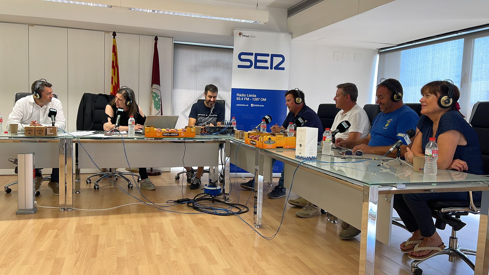 L&#039;Aquí Lleida de Ràdio Lleida tanca temporada a Alcarràs. D&#039;esquerra a dreta: Jordi Janés, Mercè March, Txema Pinyol, Sergi Balué, Jaume Gòdia, Neus Farré, i Jordi Pujol