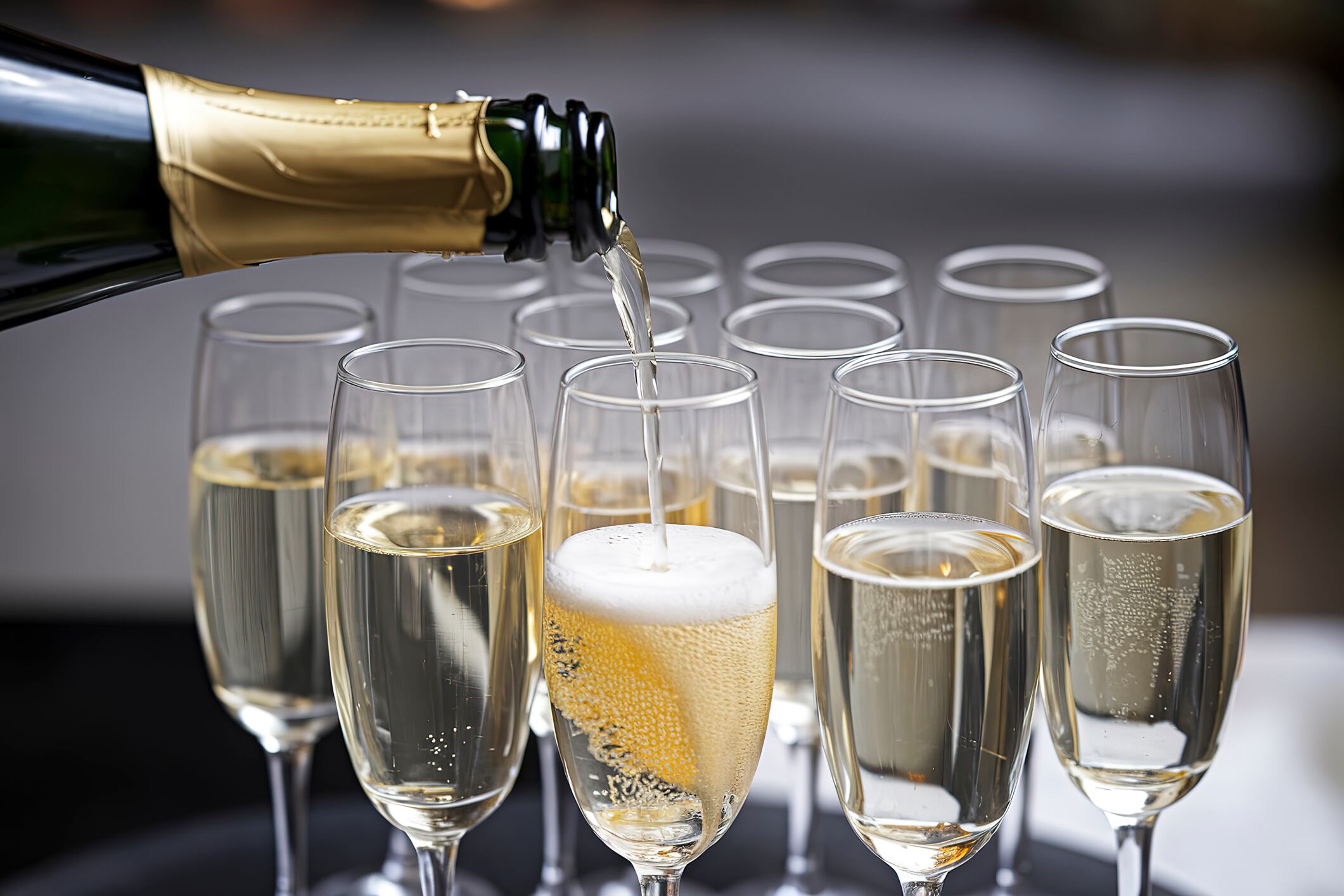 Copas con vino espumoso.