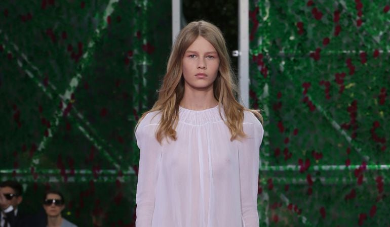 Imagen de Sofía Mechetner en el desfile de Alta Costura de Dior.