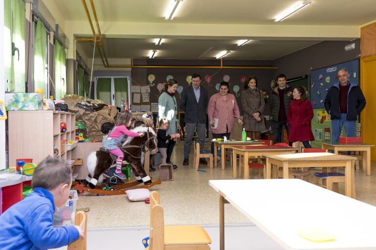 Francisco Fernández Mañanes en una visita al colegio Torres Quevedo de Iguña.