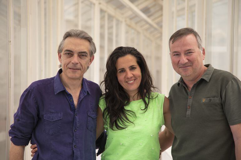 De izq a dcha : Javier Olmedo, Elena Jiménez, y David Novaes (fundador de la Sala Siroco)