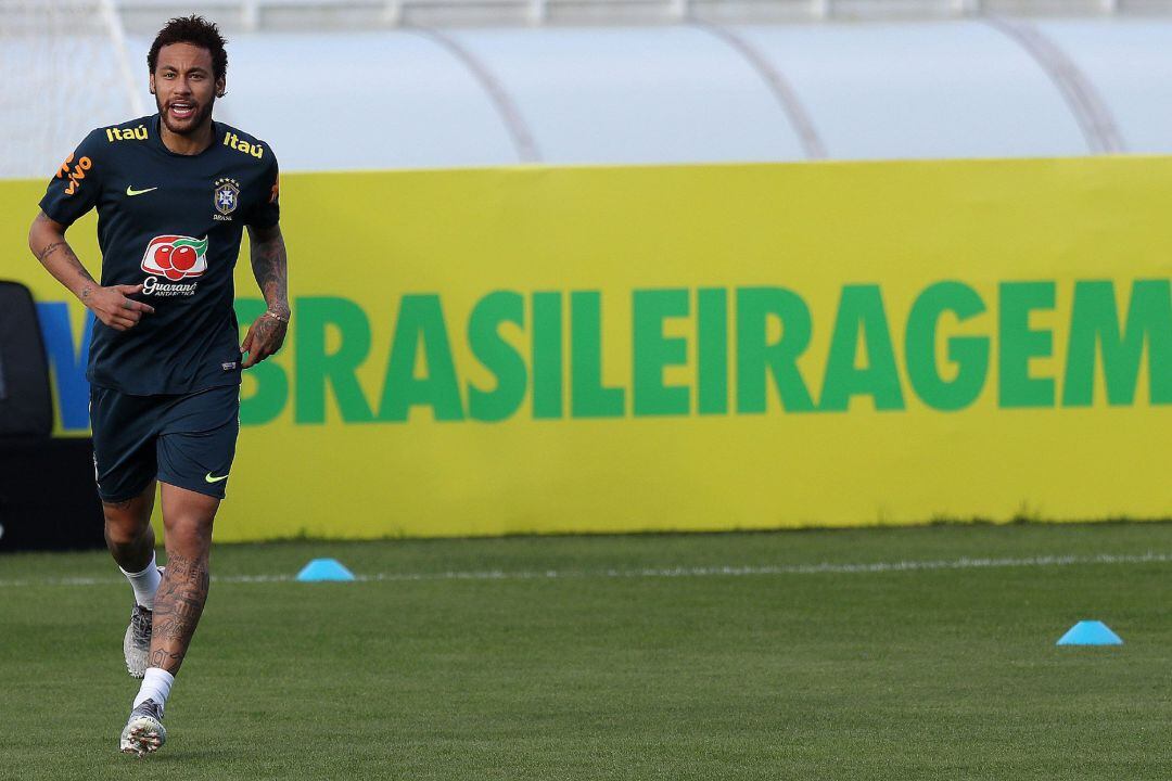 Neymar entrena con la selección de Brasil de cara a la Copa América.