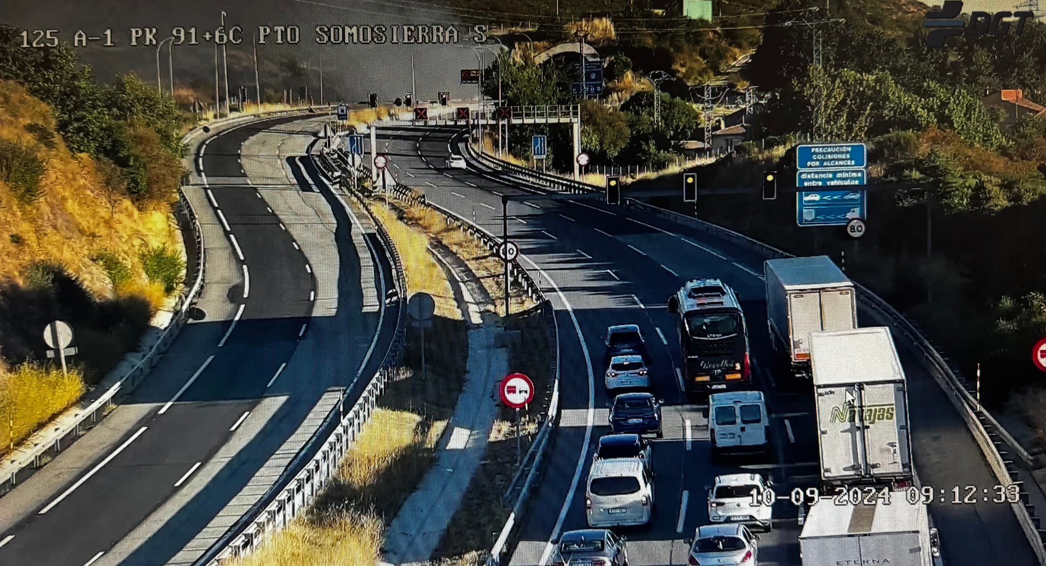 Muere un hombre dentro de su vehículo que ha ardido tras impactar dentro del túnel de Somosierra