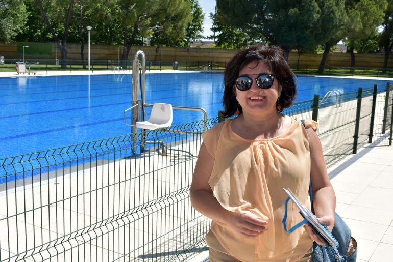 La concejala de Deportes Nohemí Gómez-Pimpollo, ha presentado las novedades de la temporada de piscinas municipales 