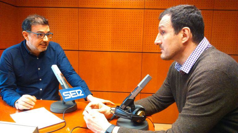 Pep Cargol en los estudios de Radio zaragoza en el programa SER Deportivos Aragón