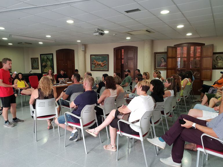 Reunión previa a la celebración del I Campus de Fútbol y Fútbol Sala Kiko Femenía de Ondara.