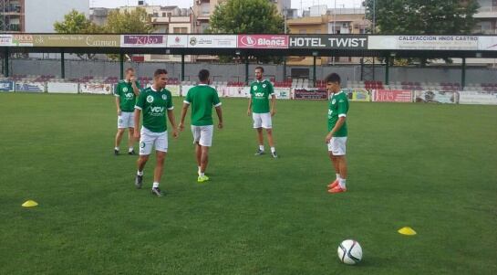 Los jugadores del Atlético Mancha Real en un entrenamiento