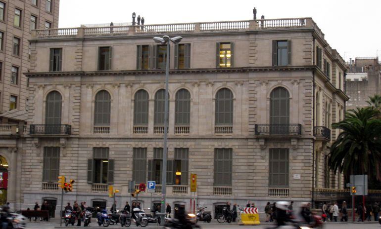 El Palau Robert, a la cantonada del Passeig de Gràcia amb la Diagonal, on ubicarà la seva oficina l'expresident de la Generalitat, Artur Mas