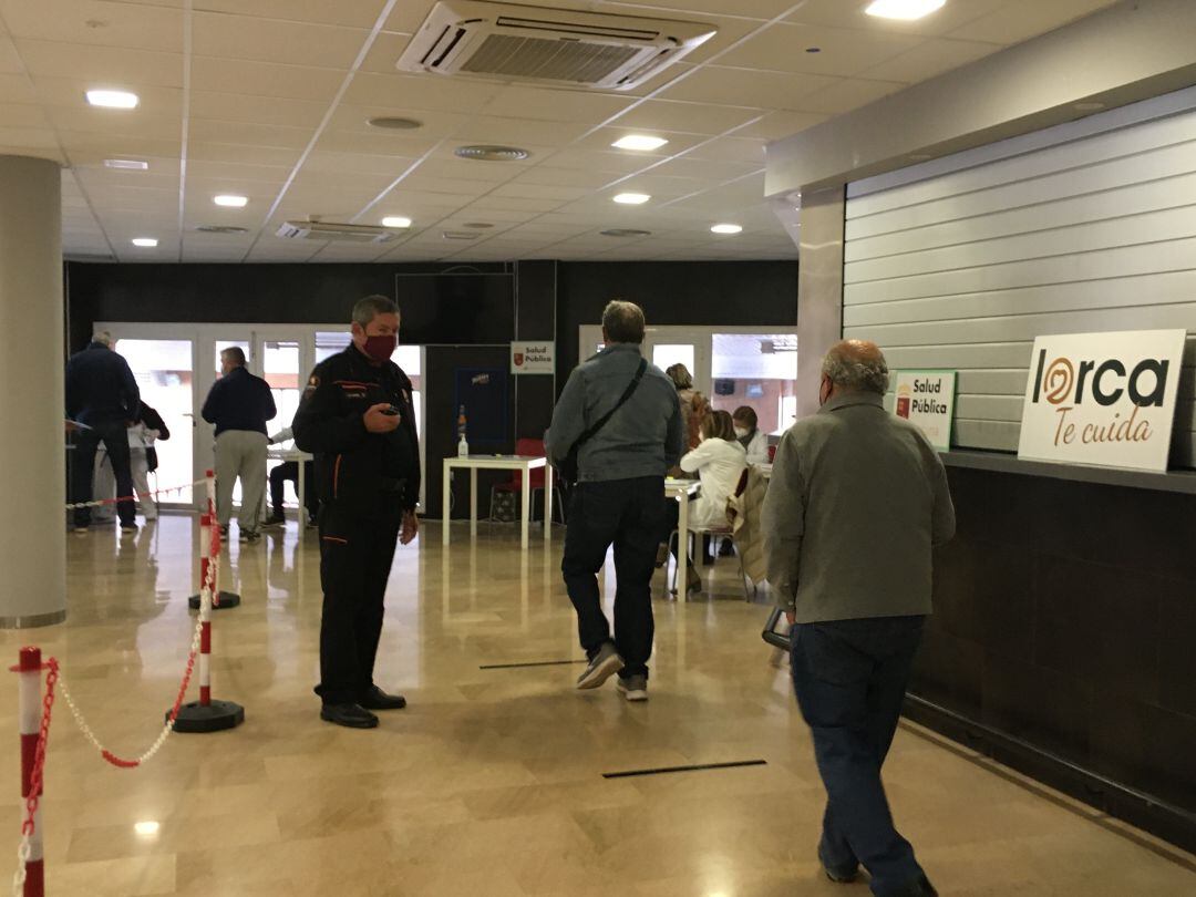 El martes se vacunan en Lorca más de 1.500 personas de entre 62 y 64 años con AstraZeneca 