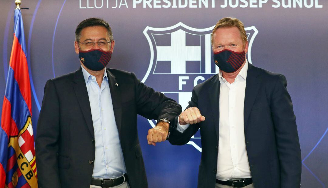 Josep María Bartomeu y Ronald Koeman, durante la presentación del entrenador. 