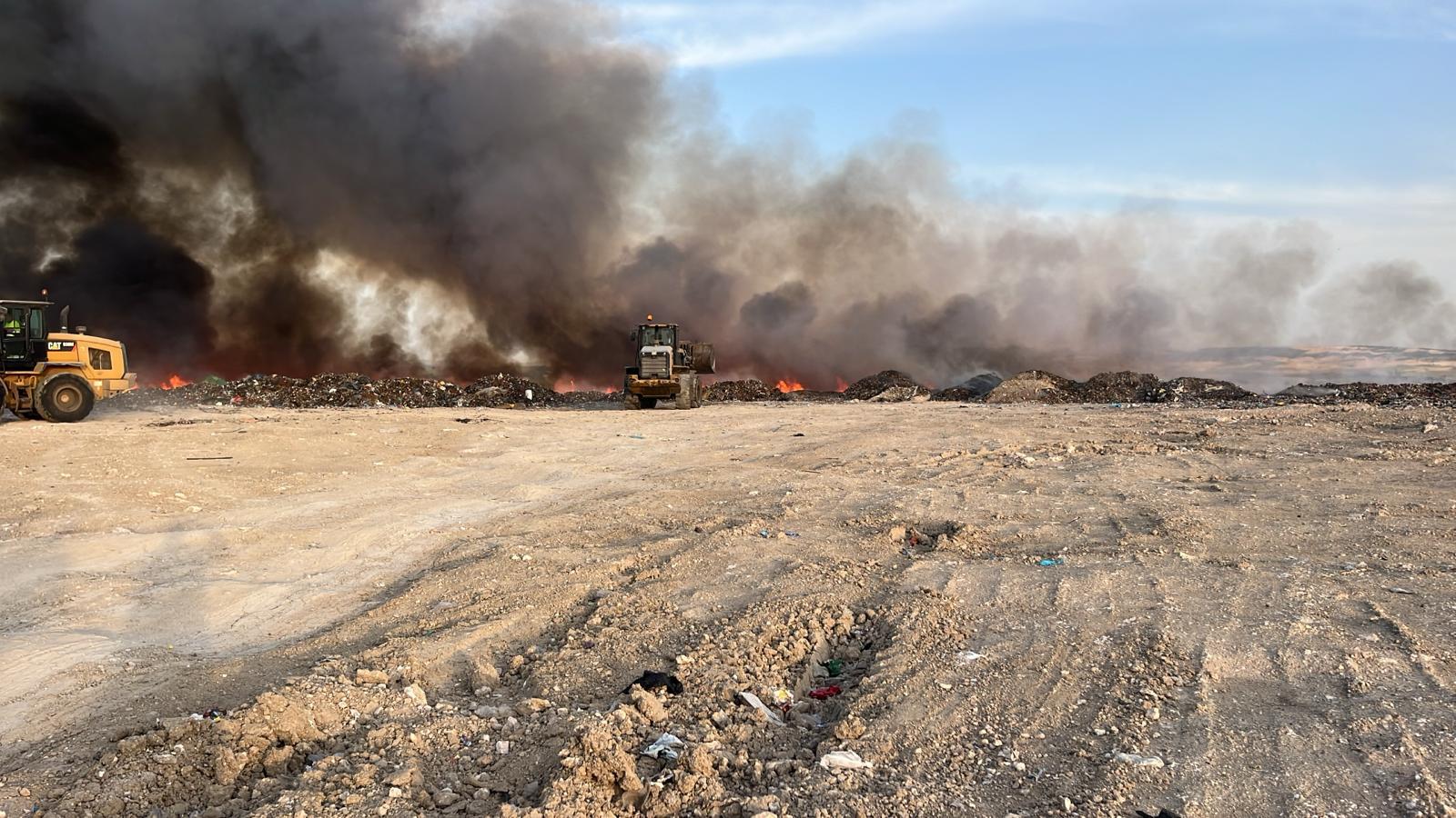 Efectivos de la Diputación de Cuenca han trabajado durante toda la noche para sofocar el incendio en la Planta de Residuos Sólidos