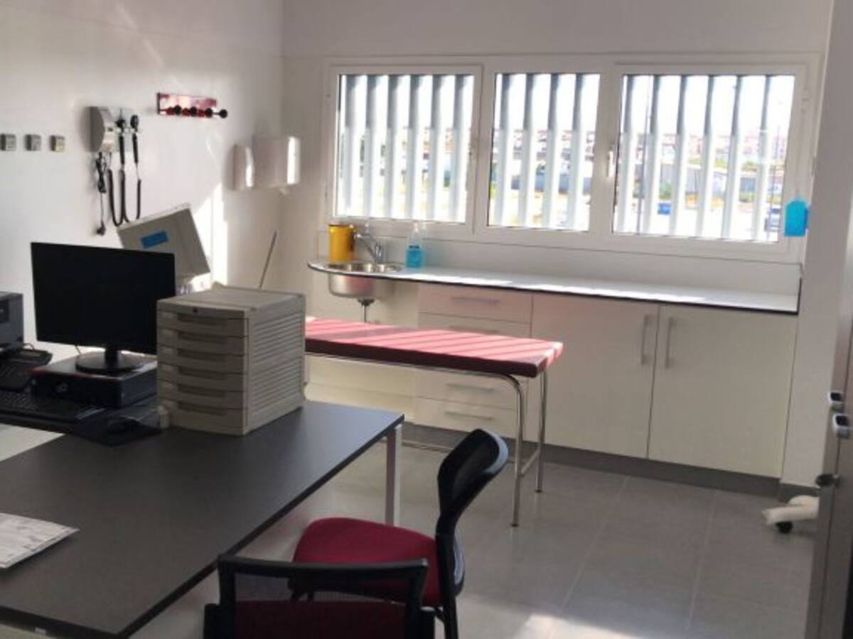 El Hospital de La Línea, "suma y sigue"