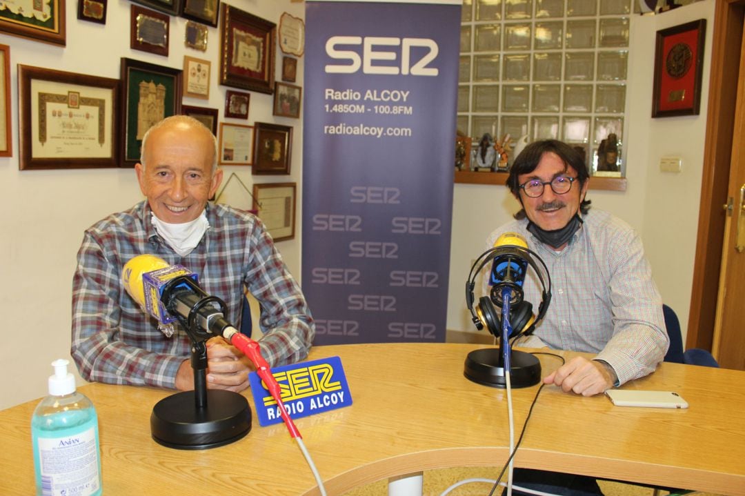 Juan Carlos Ripoll y Benito Sáez, tesorero y presidente de la Agrupación Fotográfica Alcoyana