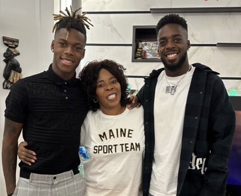 María Arthuer, junto a sus hijos, Nico e Iñaki Williams