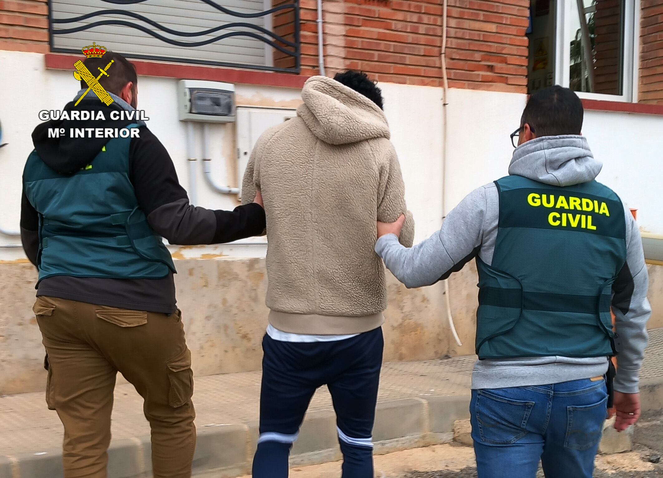 La Guardia Civil detiene a un joven por robar presuntamente en dos comercios