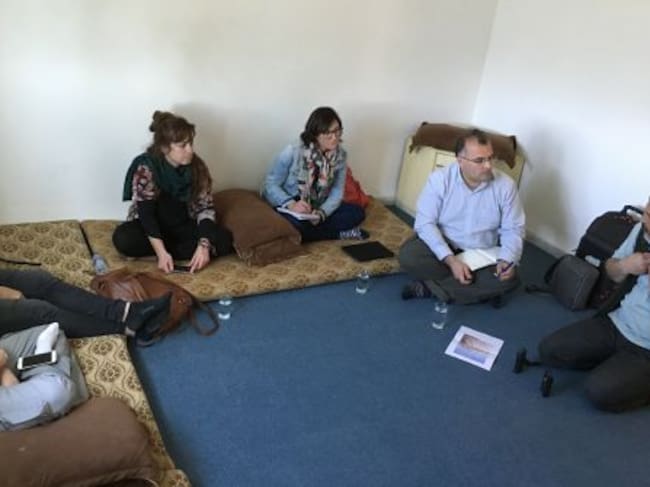 La familia de Imad recibe al equipo de la SER en la casa en la que viven a 50 km al norte de Amman, cerca ya de la frontera con Siria