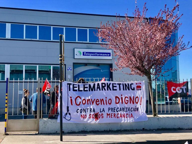 Un momento de una movilización de protesta en Teleperformance