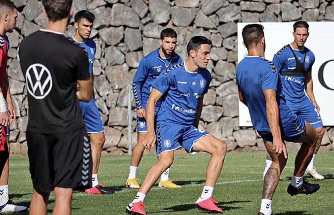 El jugador en un entrenamiento con sus compañeros